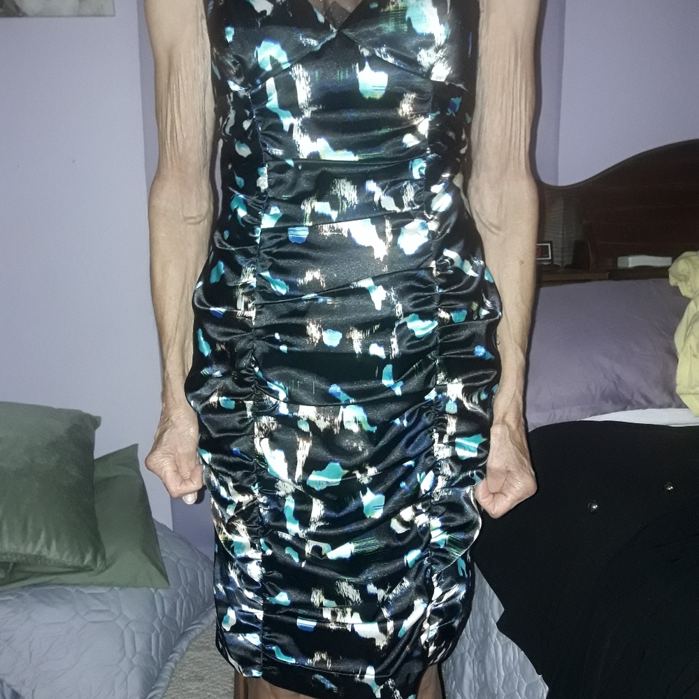 Dress - Picture 4 of 4